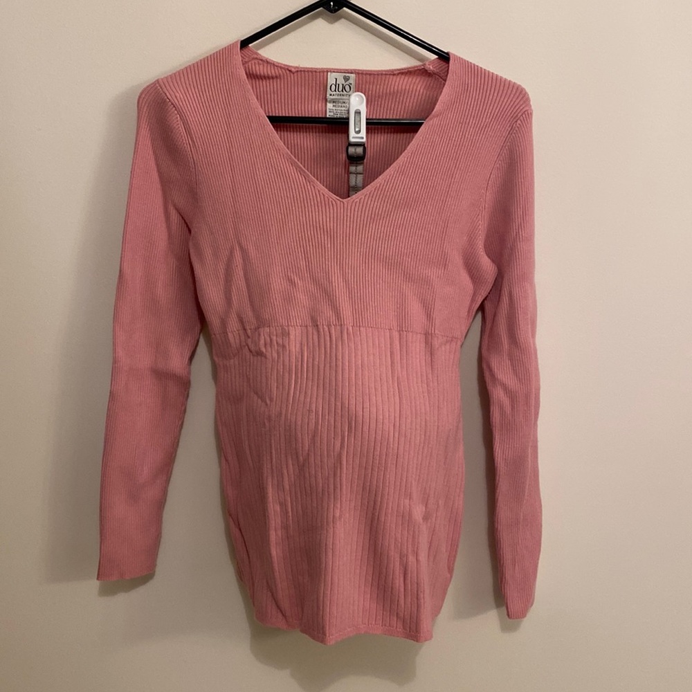 Duo, maternity size M pink sweater